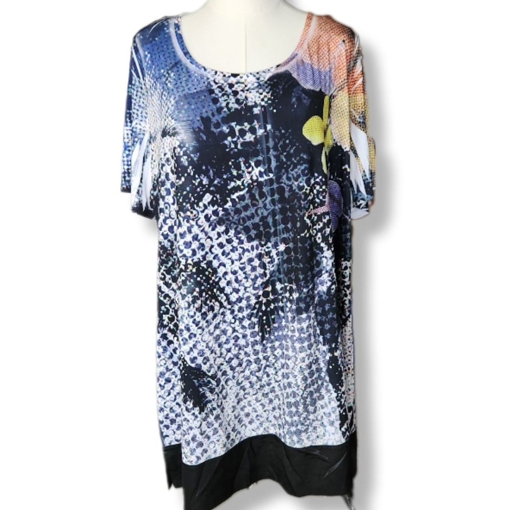 Multicolor Abstract Women's Short Sleeve Tunic Top
